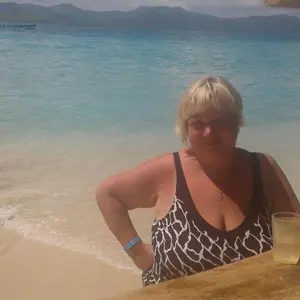 Я Лора, 49, знакомлюсь для регулярного секса в Ногинске