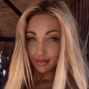 Я Алина, 28, из Москвы, ищу знакомство для приятного времяпровождения